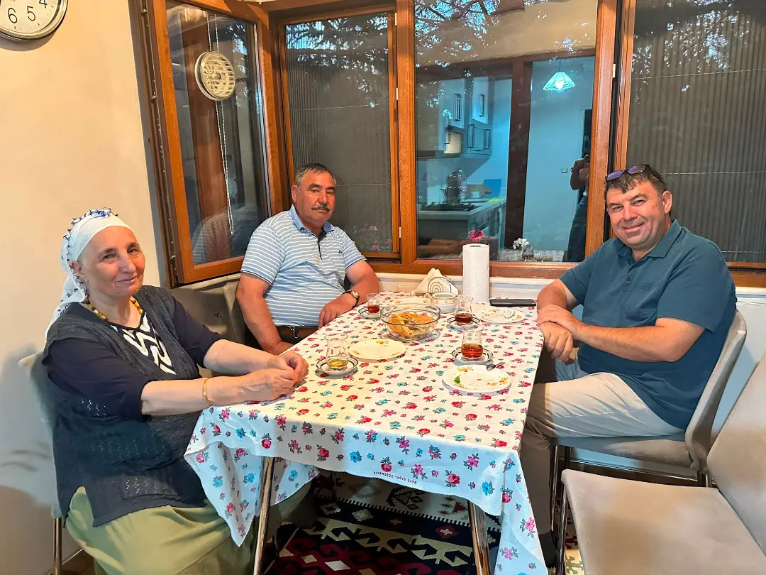 Çay var, sohbet var, huzur var, her şeyin Hayırlısı... — Makrokozmos EBA